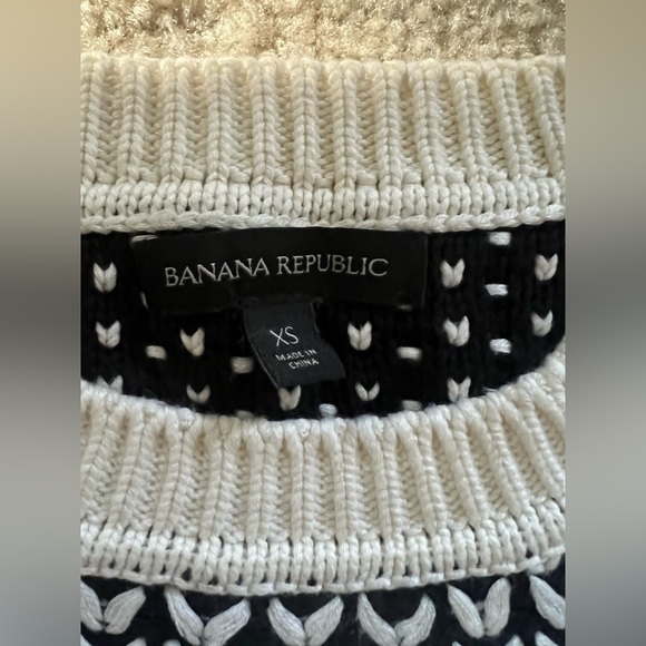 Banana Republic Heart Patterend Sweater. XS - Picture 4 of 6